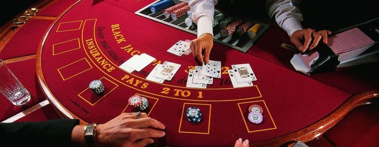 7 Differences in Blackjack and Poker Players